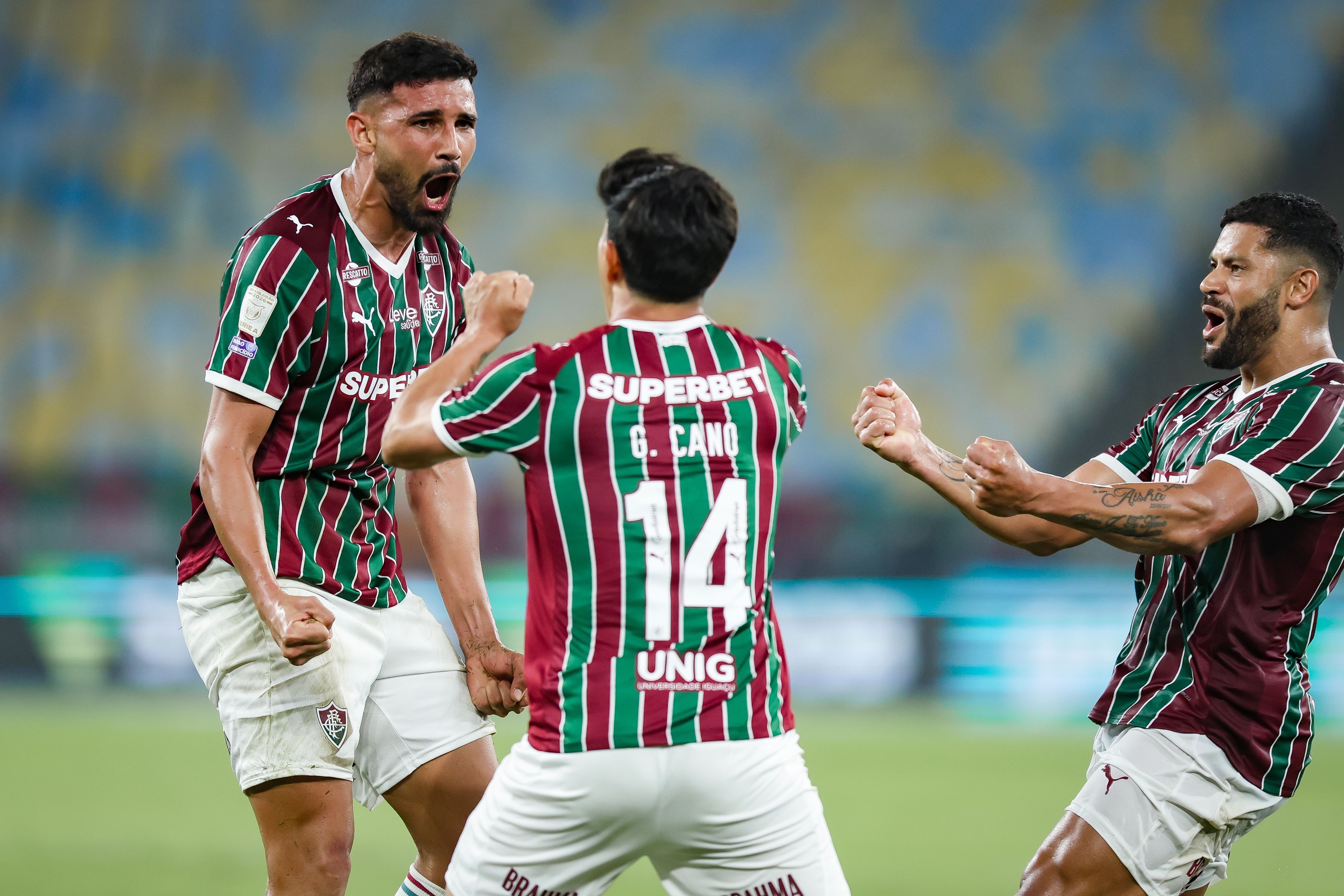 Jogadores do Fluminense comemoram gol de empate contra o Bragantino