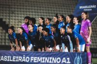 Jornalista critica ataques ao futebol feminino: "Passam do respeito"