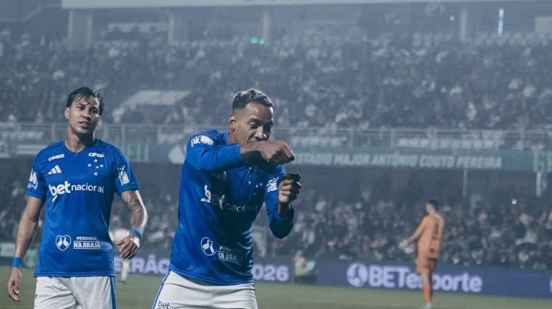 Matheus Pereira resolve, e Cruzeiro vence o Coritiba no Couto Pereira