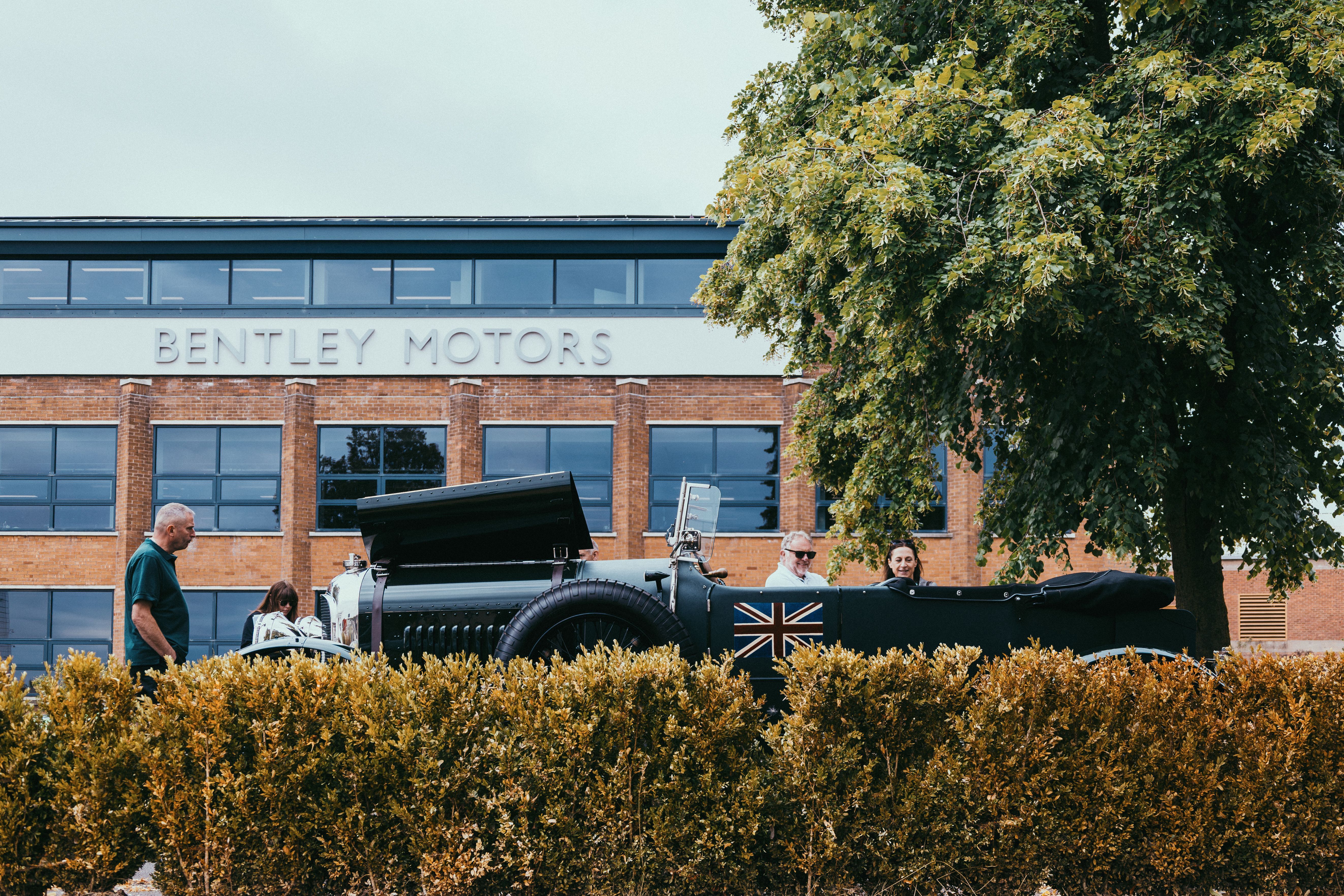 Exposição de clássicos na fábrica de Crewe, Reino Unido • Divulgação Bentley
