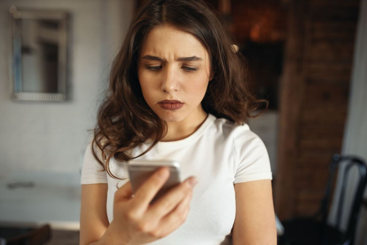 Passar muito tempo online está entristecendo as pessoas, aponta pesquisa