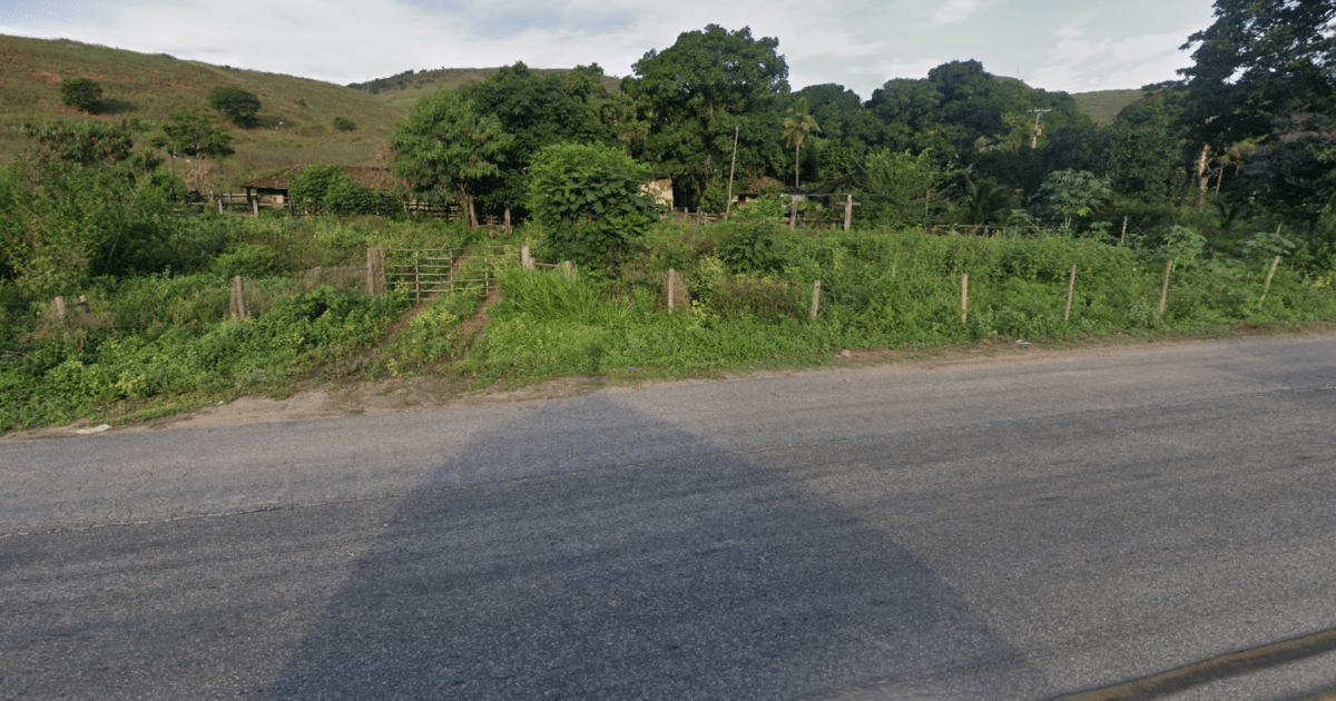 Acidente entre carro e van deixa 5 mortos na BR-116, em Minas Gerais