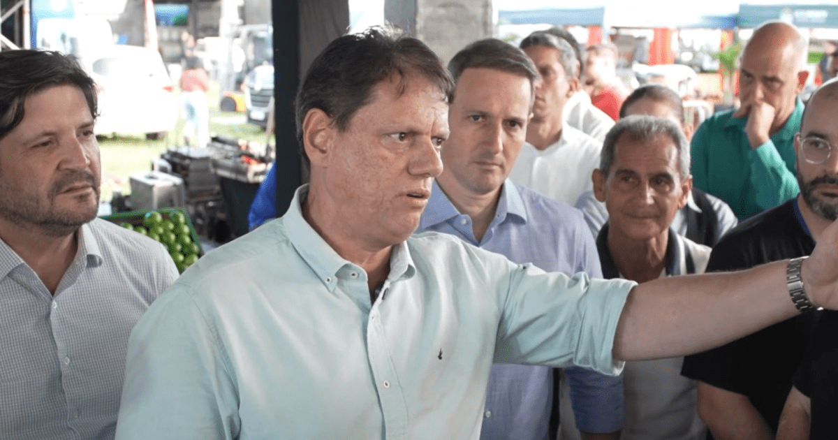 Tarcísio ameaça encerrar contrato da Trivia Trens após incêndio em trem