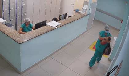 Câmeras de segurança registram momento em que técnica de enfermagem sequestra bebê me maternidade