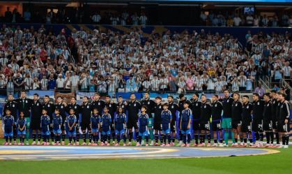Imagem de destaque do post: Scaloni exalta torcida argentina em Miami e chama fãs de "12º jogador"