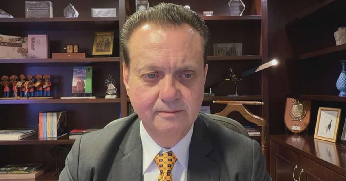À CNN, Kassab evita comentar embate na família Bolsonaro: “Constrangedor”