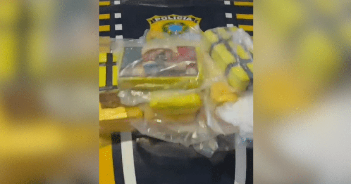Casal é preso com 12,8 kg de crack em painel de carro em Pernambuco