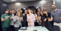 PL Mulher faz post de homenagem com imagem de Michelle de papelão; veja
