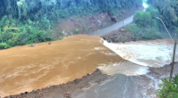 Vídeos mostram avanço da água e ponte submersa no interior do RS
