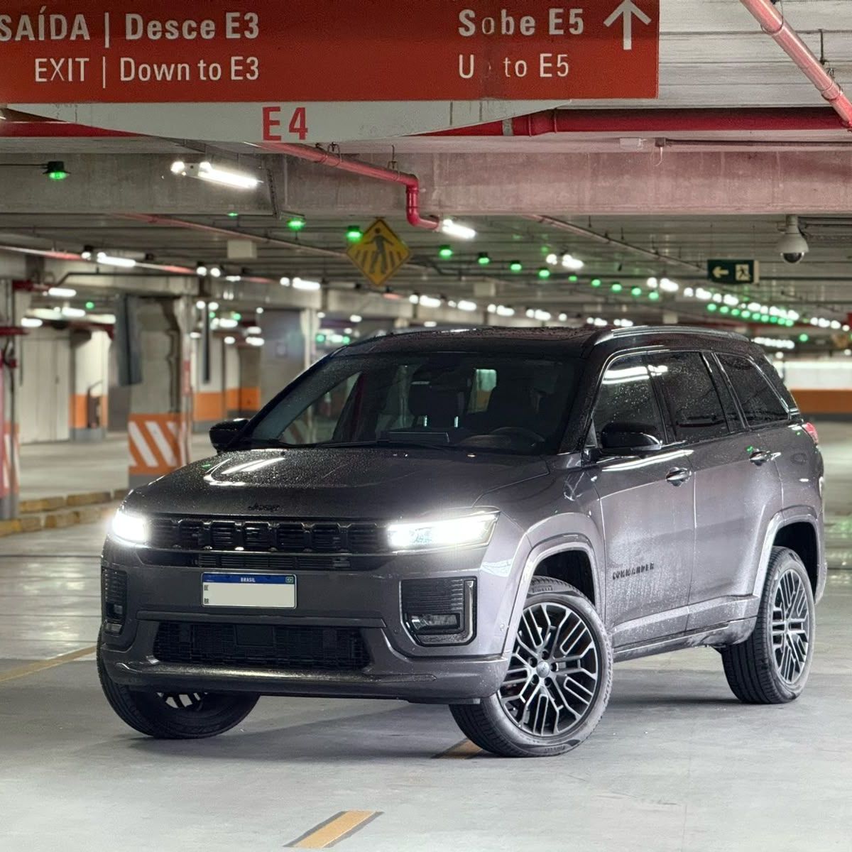 Jeep Commander Blackhawk Flex: como é o SUV de 7 lugares mais caro