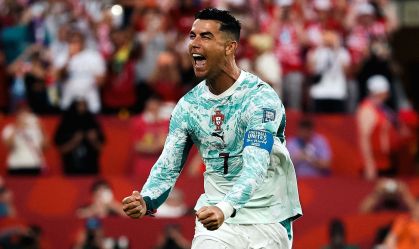 Imagem de destaque do post: Cristiano Ronaldo celebra vaga de Portugal na Copa e revela pressentimento