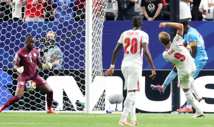 Lionel Mpasi, goleiro da RD Congo que fez grandes defesas contra Inglaterra