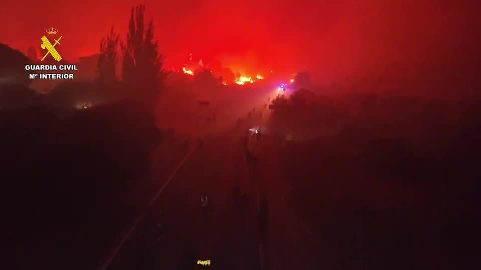 Macron alerta sobre avanço de incêndio florestal gigante na França