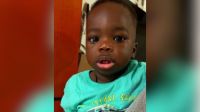 Bebê de 1 ano morre em creche após prender a cabeça em grade em SP