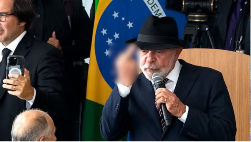Lula dedo médio Planalto
