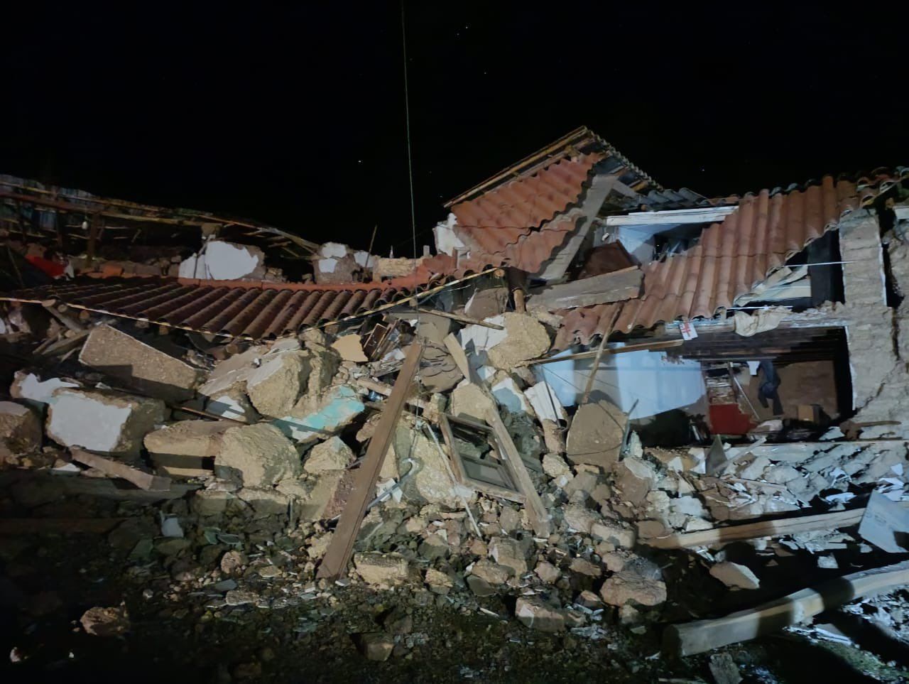 Destroços após terremoto no Peru