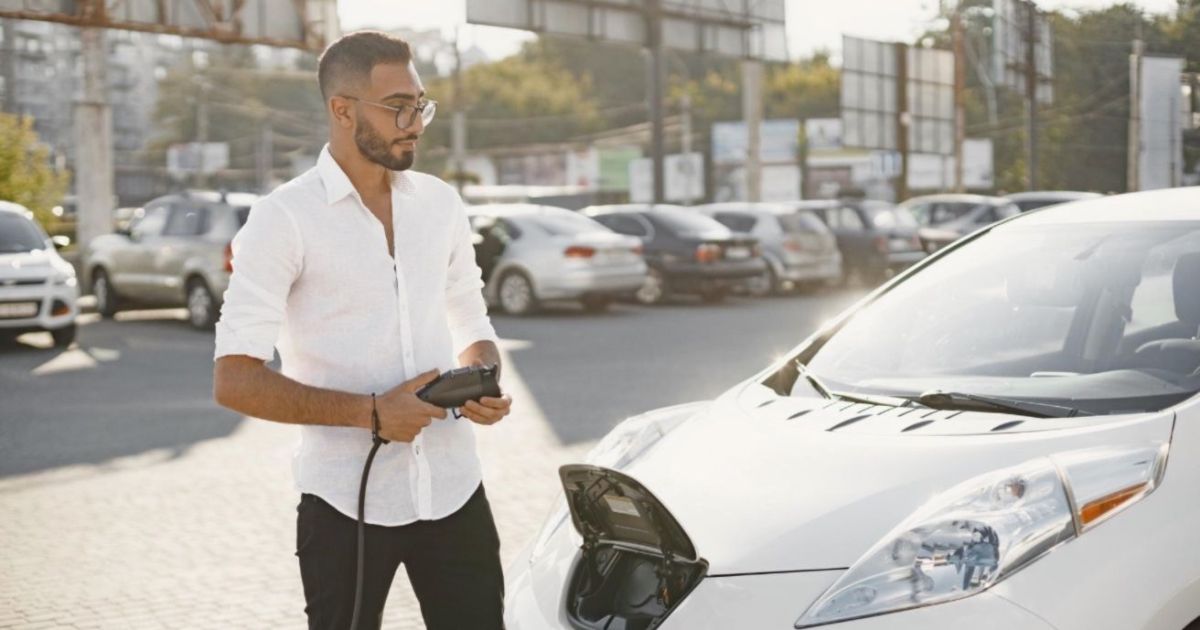 Carro elétrico pode levar multa por pane seca?