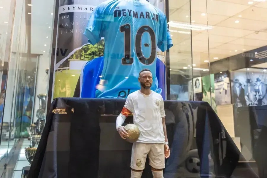 Estátua de Neymar na Vila Belmiro • Divulgação/Neymar