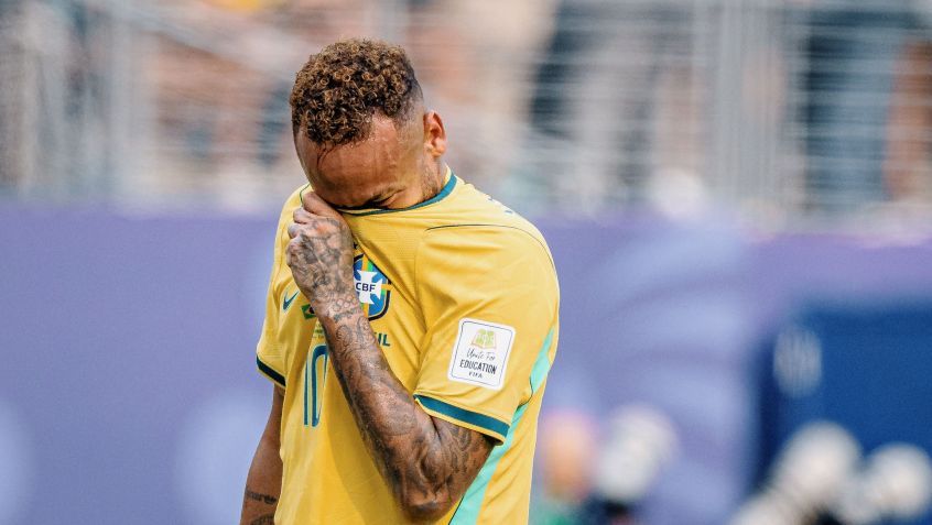 Neymar chorando após a eliminação da Seleção Brasileira na Copa do Mundo 2026 • ESTADÃO CONTEÚDO
