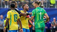 "Comigo, não, otário": leitura labial revela provocação de Neymar a goleiro
