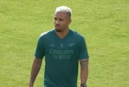 Gabriel Jesus treina no Palmeiras durante férias na Europa