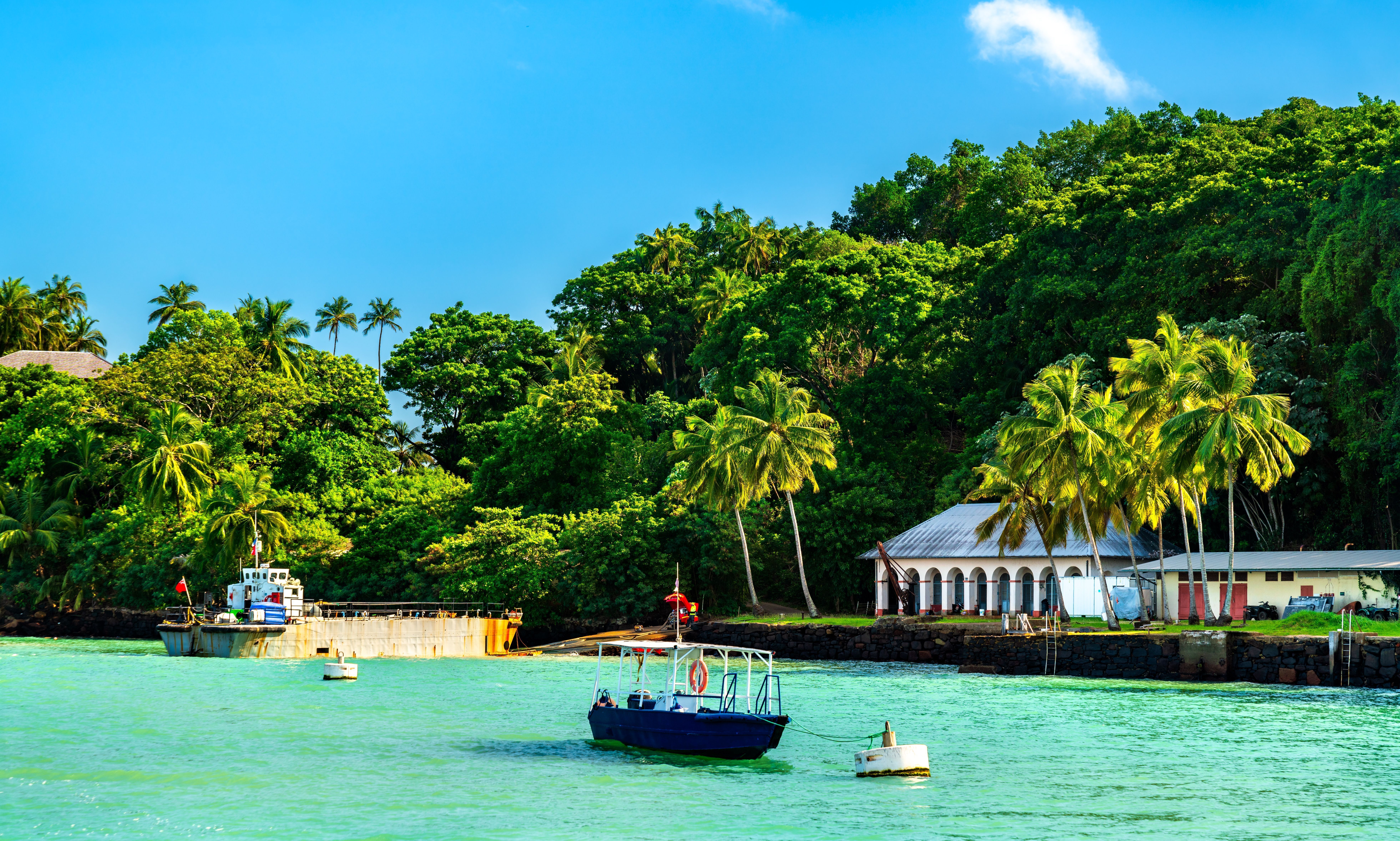 Porto em uma antiga colônia penal na Île Royale, nas Ilhas da Salvação, na Guiana Francesa, América do Sul