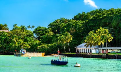 Porto em uma antiga colônia penal na Île Royale, nas Ilhas da Salvação, na Guiana Francesa, América do Sul