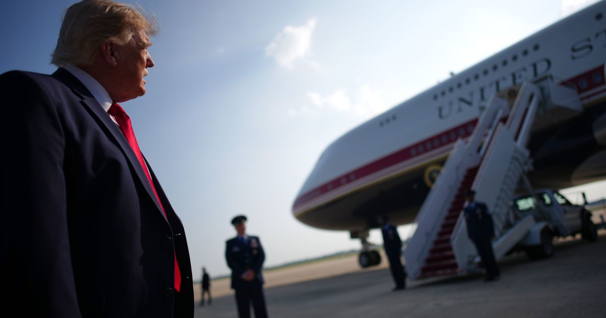 Trump faz primeiro voo no novo Air Force One, avião doado pelo Catar