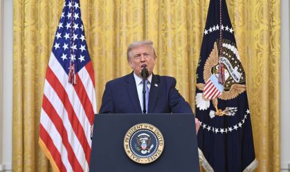 Imagem de destaque do post: Trump acusa China de adquirir 220 milhões de registros de eleitores dos EUA