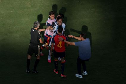 Scaloni e Paredes envolvidos na confusão entre argentinos e espanhóis na final da Copa