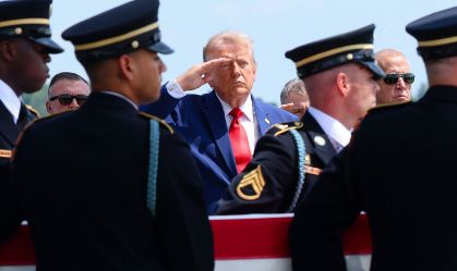 O presidente dos EUA, Donald Trump,durante uma cerimônia de traslado solene na Base Aérea de Dover, em 22 de julho de 2026