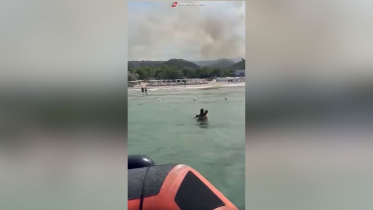 Erupção do vulcão Etna prolonga fechamento de aeroporto na Itália