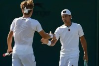 Sinner atropela Djokovic, adia recorde e volta à final de Wimbledon