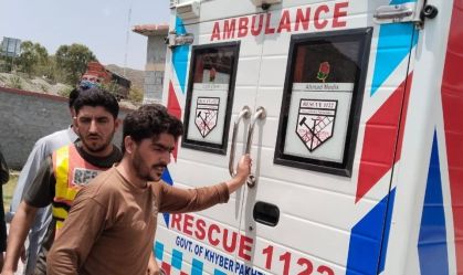 Atividades de resgate dos governos de Baluchistão e Khyber Pakhtunkhwa continuam em andamento após queda de ônibus