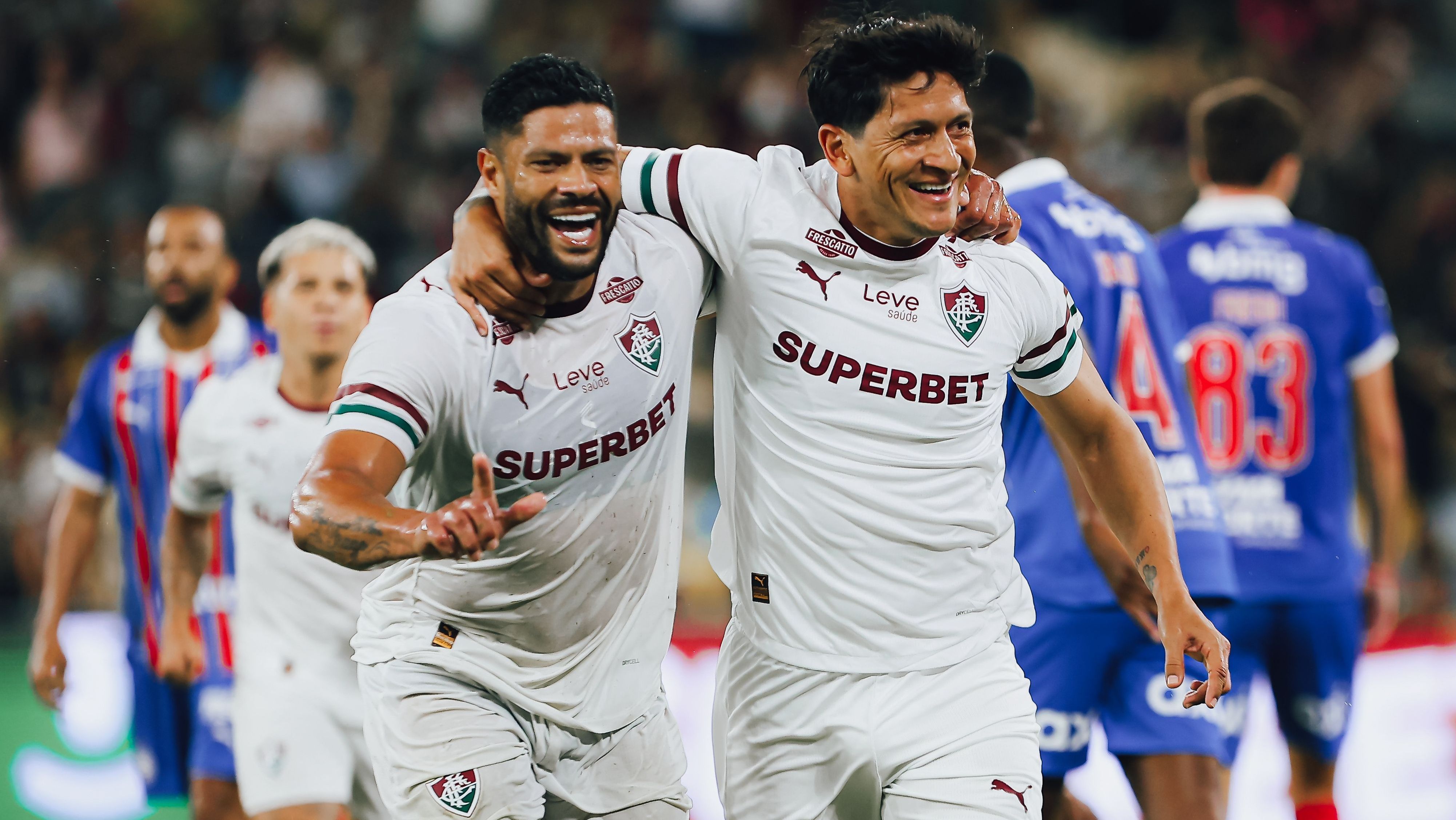 Hulk e Germán Cano comemoram gol do Fluminense sobre o Bahia em amistoso