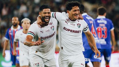 Hulk e Germán Cano comemoram gol do Fluminense sobre o Bahia em amistoso