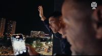 Cristiano Ronaldo celebra classificação com torcida em hotel em Toronto