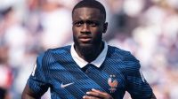 Zagueiro da França cobra punição por injúria racial contra Mbappé