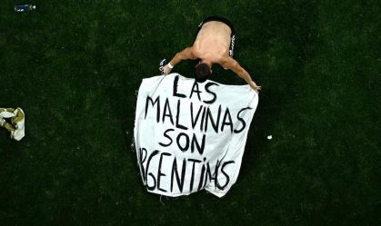 Imagem de destaque do post: Argentina pode sofrer punições da Fifa por conta da faixa de Malvinas; veja