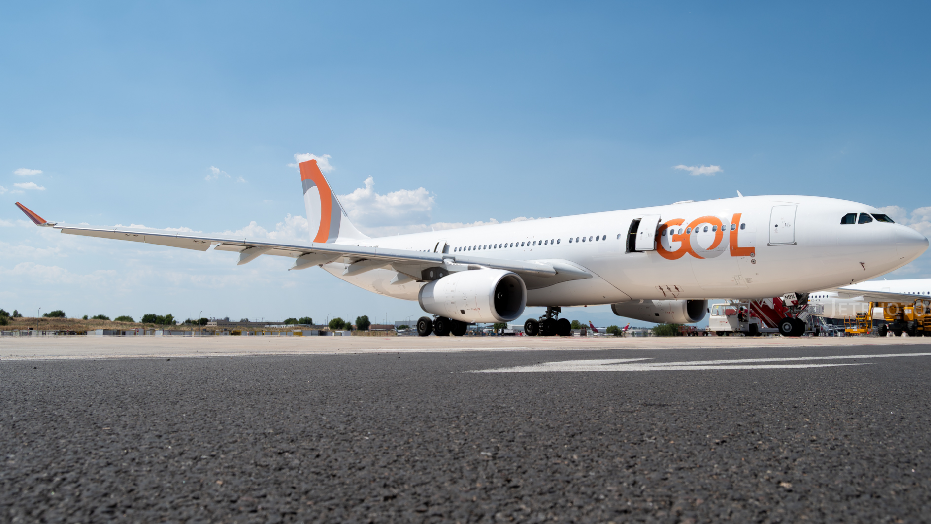 Imagem mostra A330 da Gol, no Aeroporto de Madrid
