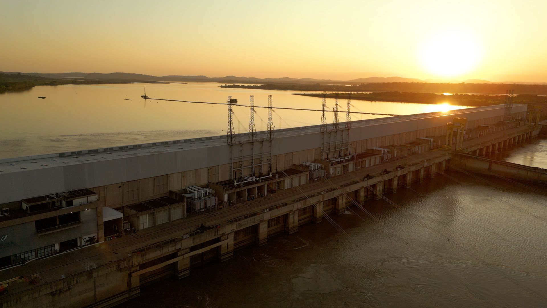 Imagem mostra usina hidrelétrica Jirau, em Rondônia