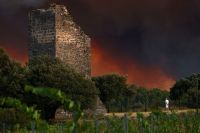 Imagem vinculada ao feed original: Incêndio florestal faz mais de 10 mil pessoas serem retiradas na França