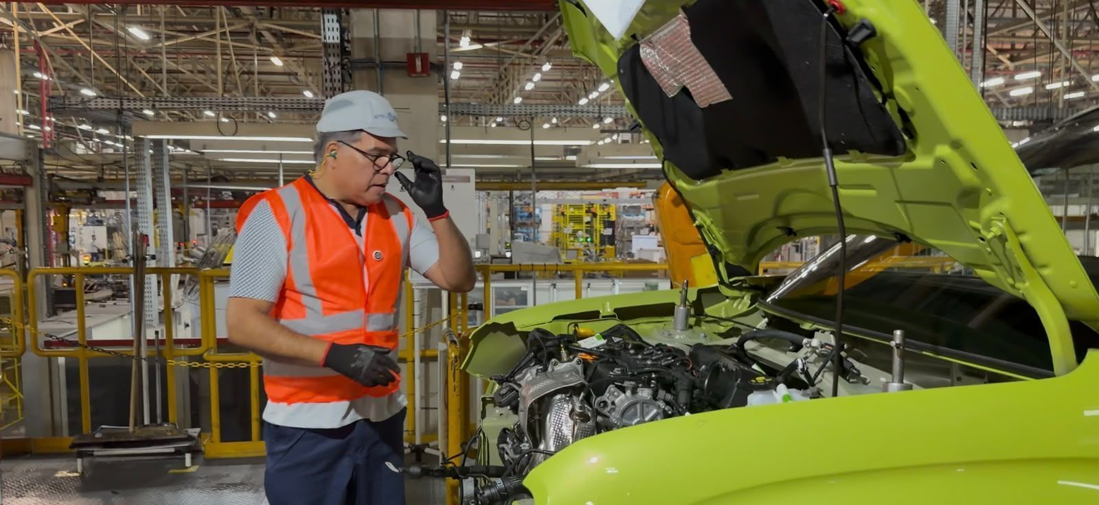 Colunista Jorge Moraes visitou a fábrica do Jeep Avenger • Jorge Moraes/CNN