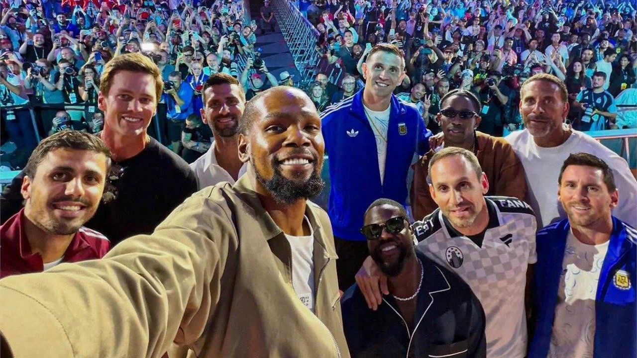 Kevin Durant, Messi e outras estrelas do esporte tiram selfie juntos após evento da Fifa • Divulgação/Fifa