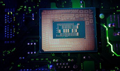 Placa-mãe e chip de computador em ilustração