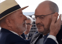 Couto chora em evento com Lula, que pede para governador "não ter medo"