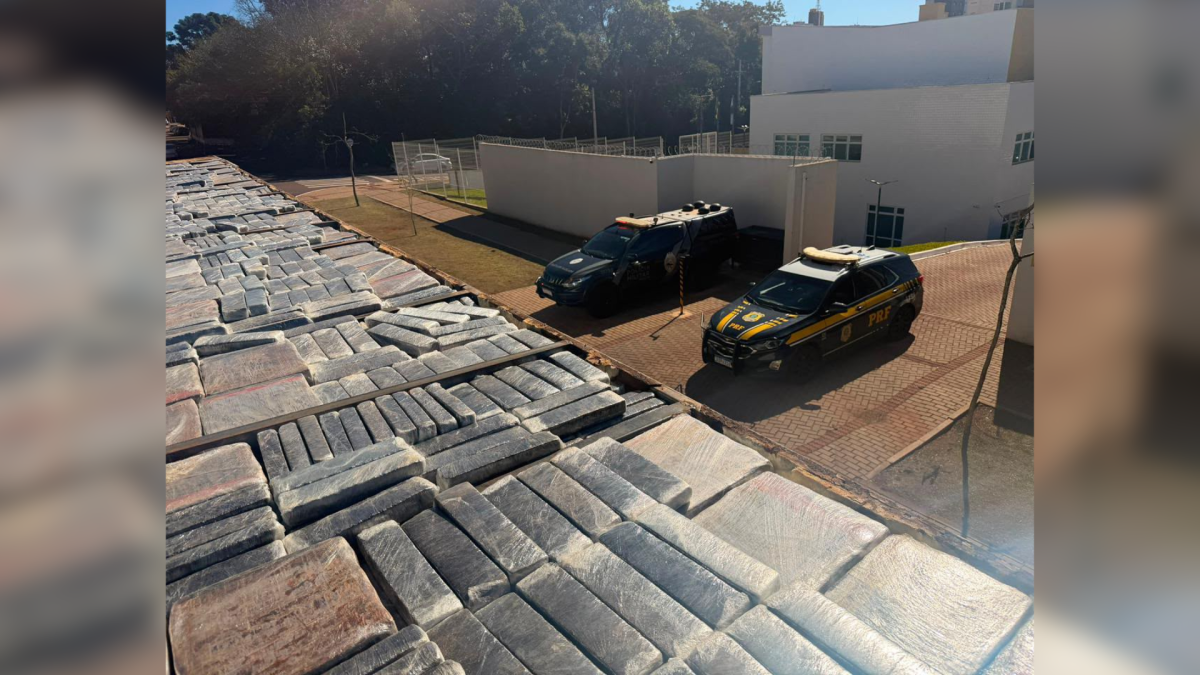 PRF apreende mais de uma tonelada de maconha na Rodovia Dutra, em SP