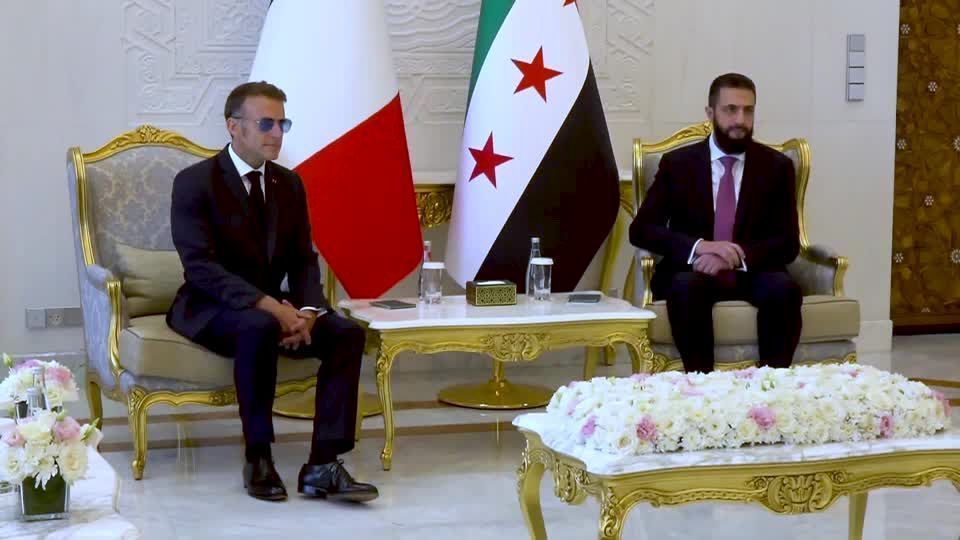 Macron se reúne com Sharaa em Damasco, capital da Síria, após explosões