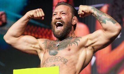 Conor Mcgregor durante pesagem para o UFC 329