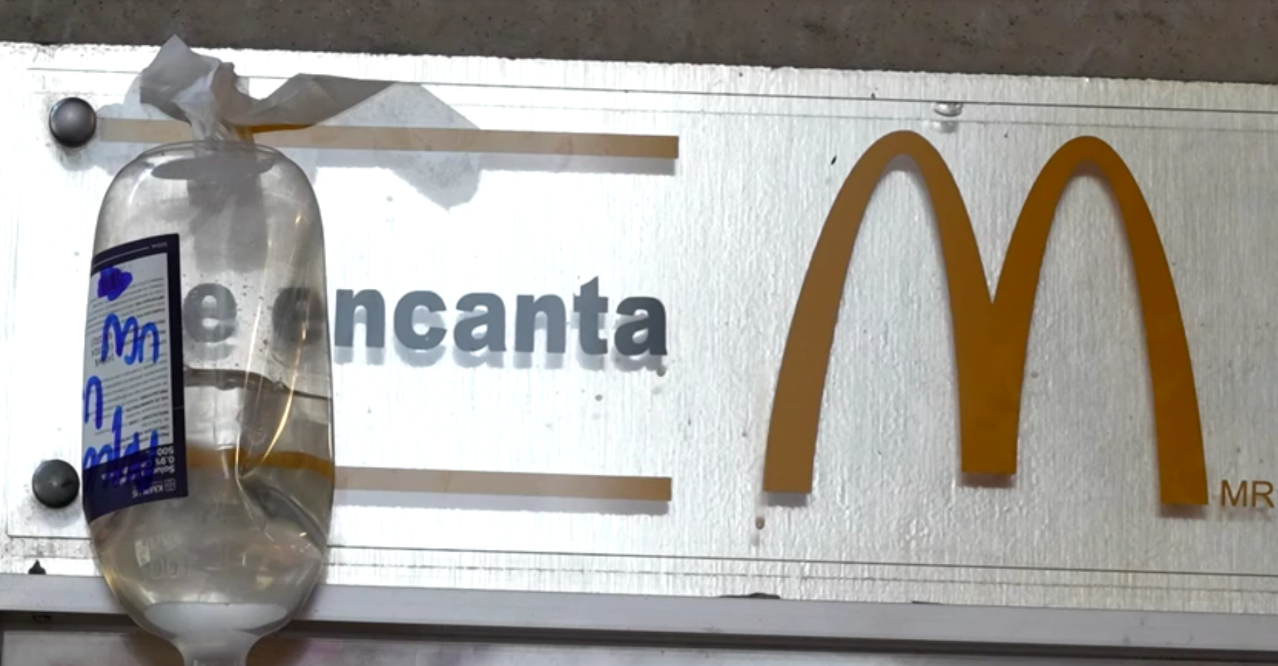Médicos transformam McDonald's na Venezuela em hospital após terremoto • Reuters